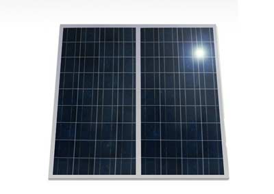 Twee zonnepanelen op één stopcontact